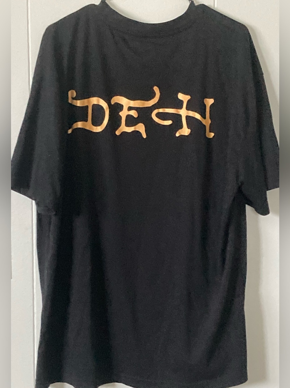 Ed Hardy Mens XL Black Tee with Red Rose, Green Leaves and Gold Script NEW - Picture 2 of 6